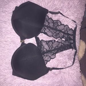 Black laced push-up bra